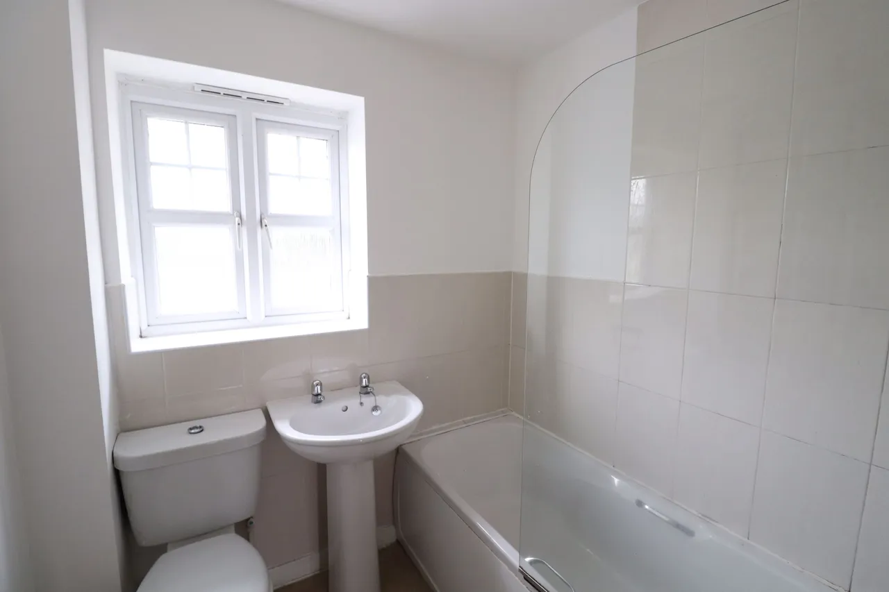 Fender Way, Prenton, CH43, photo 2