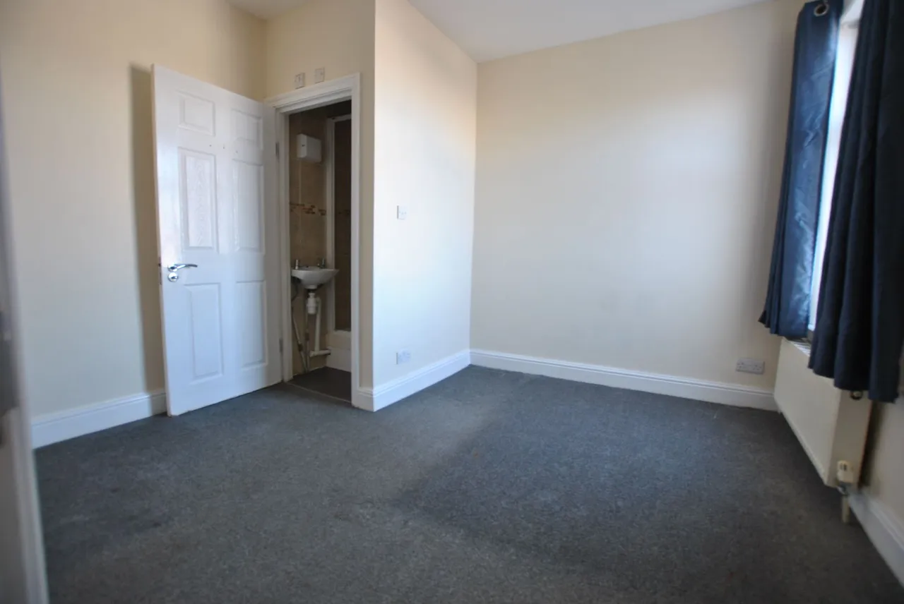 Rainham Road, Gillingham, Kent, ME7 5NG, photo 4
