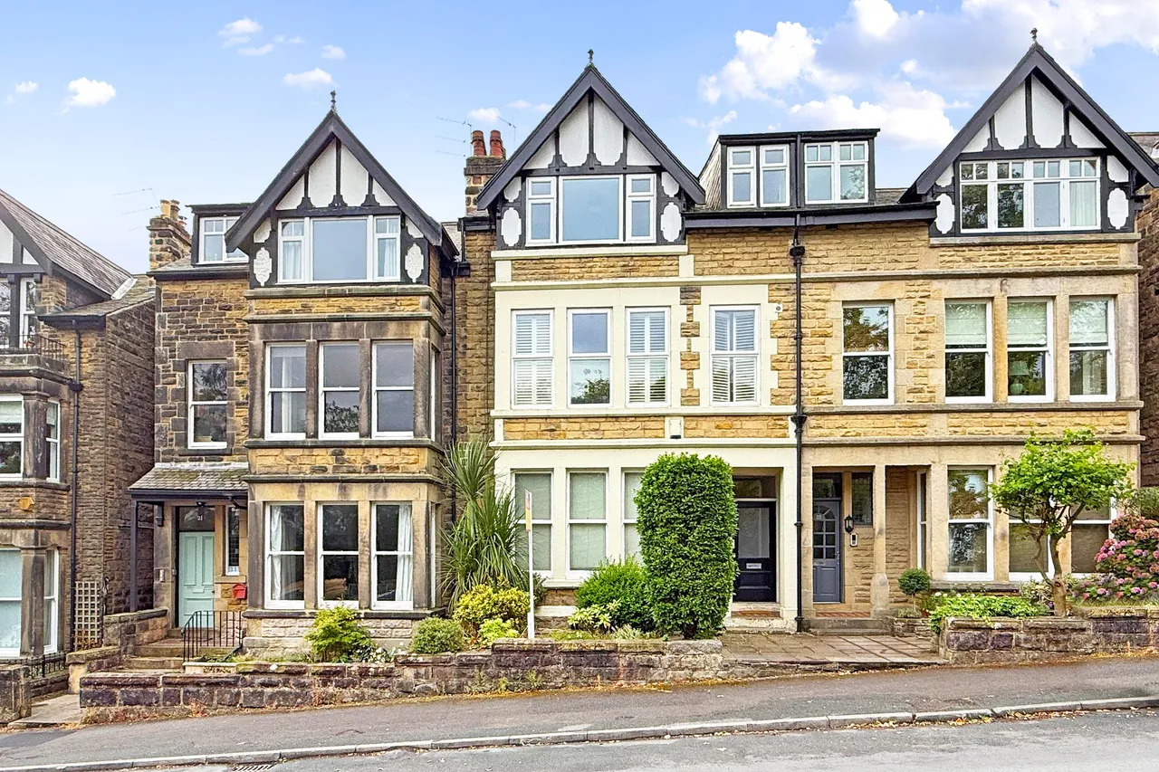1 bed flat for sale, Harlow Moor Drive, Harrogate, HG2