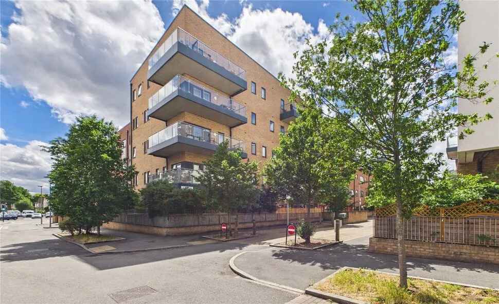 3 bed flat for sale — Thornbury Way, Walthamstow, E17
