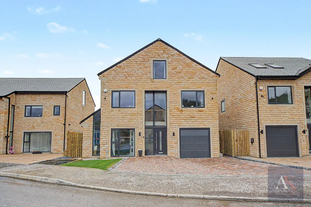 5 bed house for sale — Chestnut Way, Littleborough OL15 8RW
