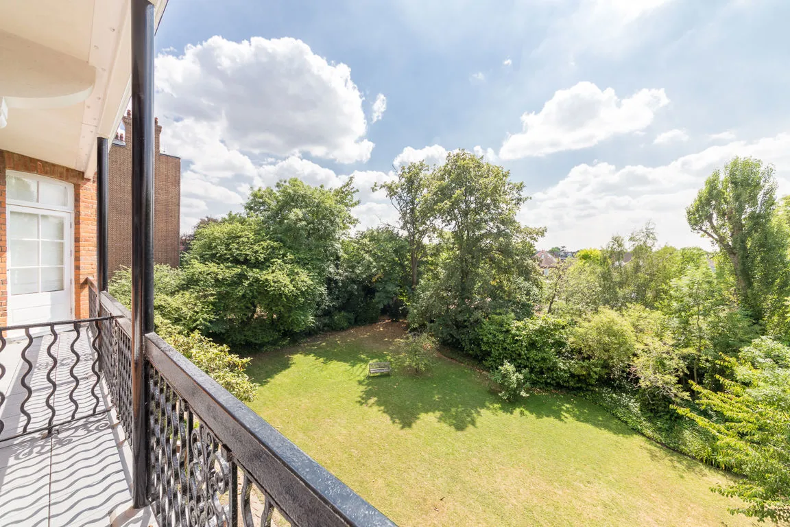 Shoot Up Hill, London, photo 8