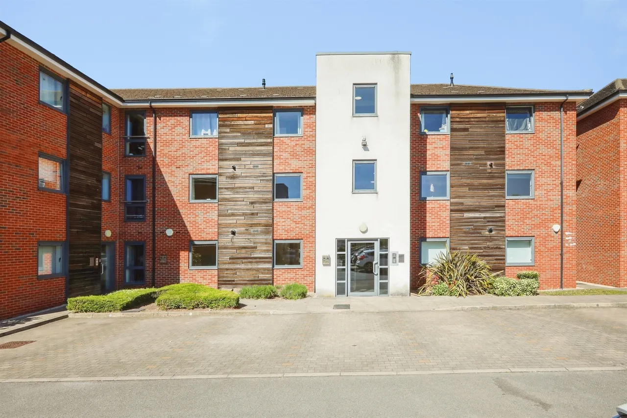 2 bed flat for sale — Mere Lane, Armthorpe, Doncaster