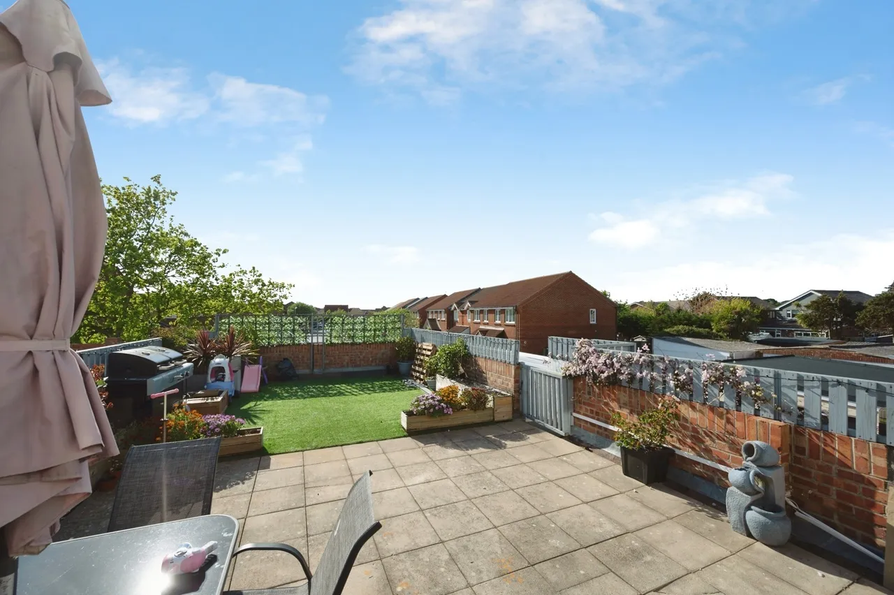 Rails Lane, Hayling Island, PO11, photo 4