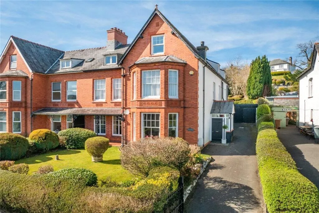 7 bed house for sale, Bala, LL23