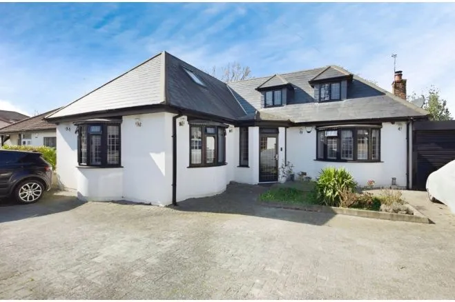4 bed house for sale, Vicarage Road, Hornchurch, RM12