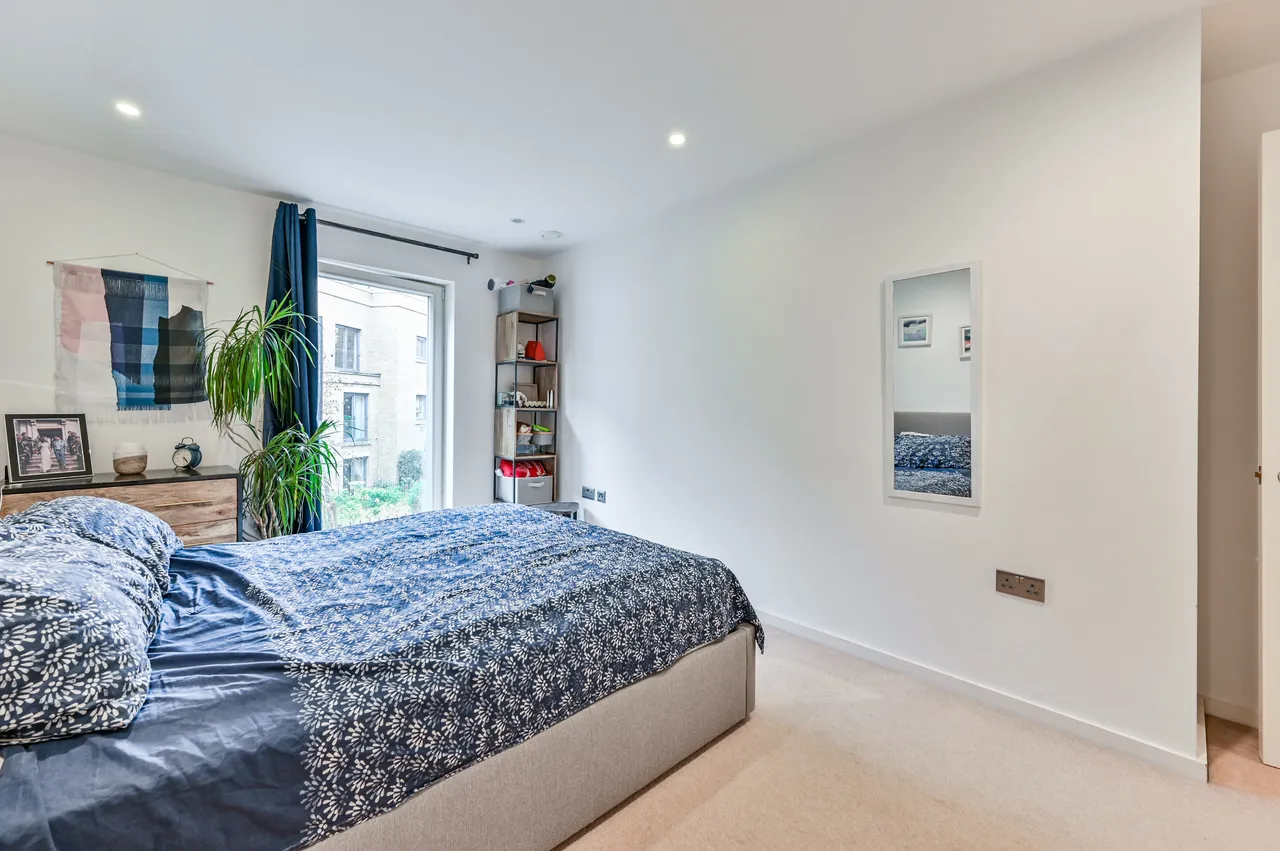 8 Osborne House, 17 Loxford Gardens, London, photo 9