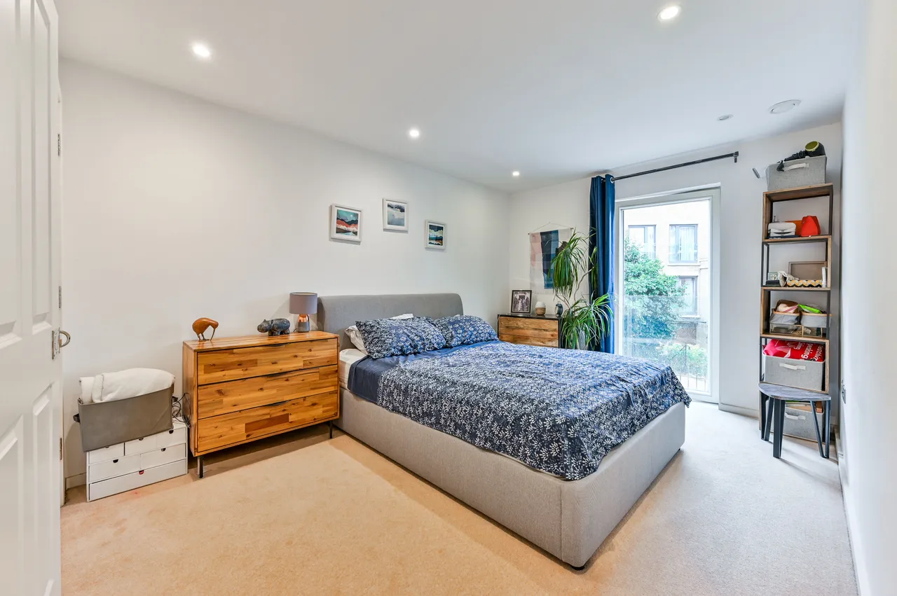 8 Osborne House, 17 Loxford Gardens, London, photo 4