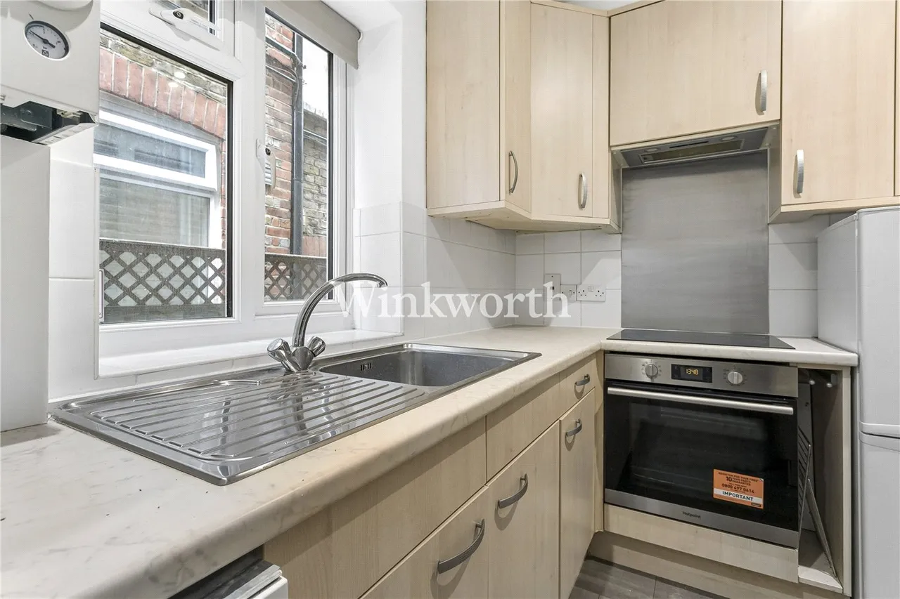 Haslemere Road, London, N21, photo 10