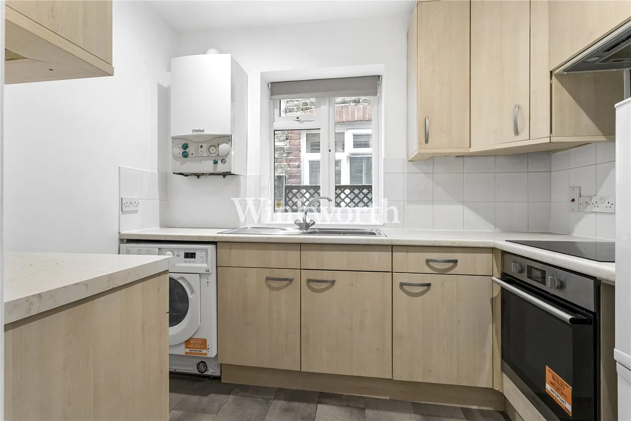Haslemere Road, London, N21, photo 9