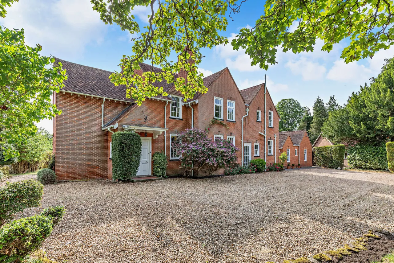 6 bed house for sale — Wanborough Hill, Guildford, GU3