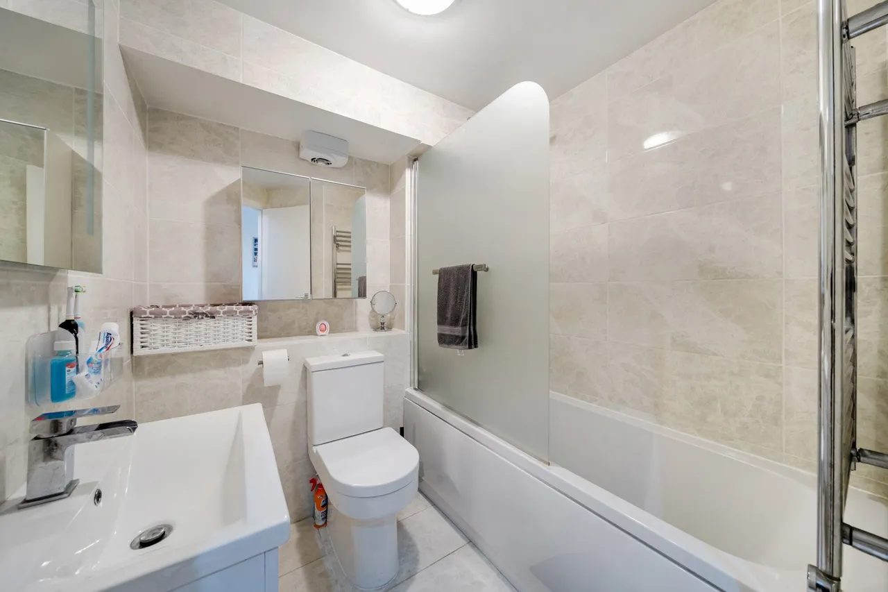 Weald Close, SE16, photo 5