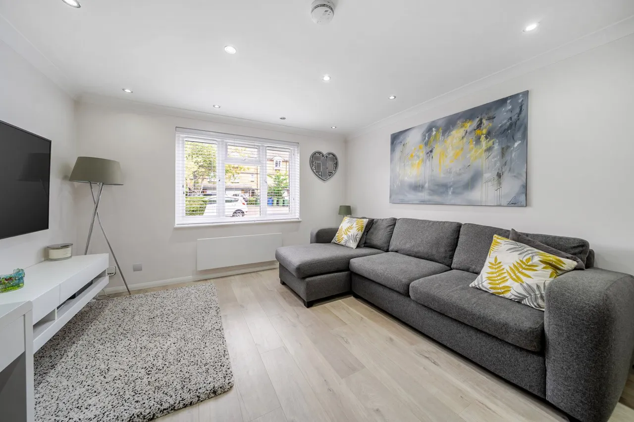 Weald Close, SE16, photo 2