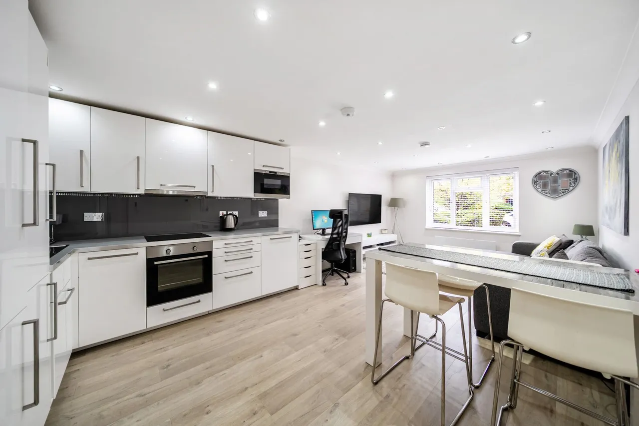 2 bed flat for sale — Weald Close, SE16