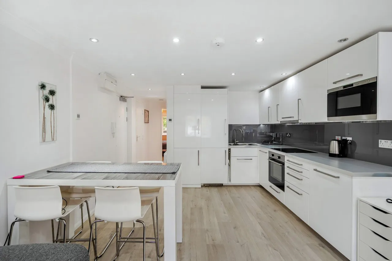 Weald Close, SE16, photo 8