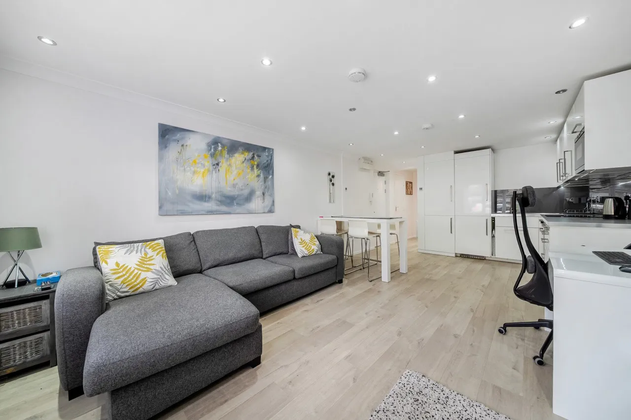 Weald Close, SE16, photo 9