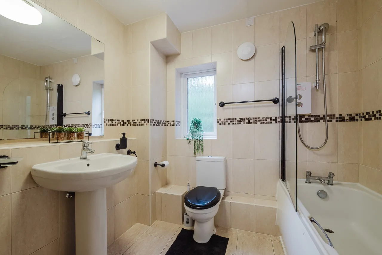 Willow Court, Levenshulme M14, photo 11