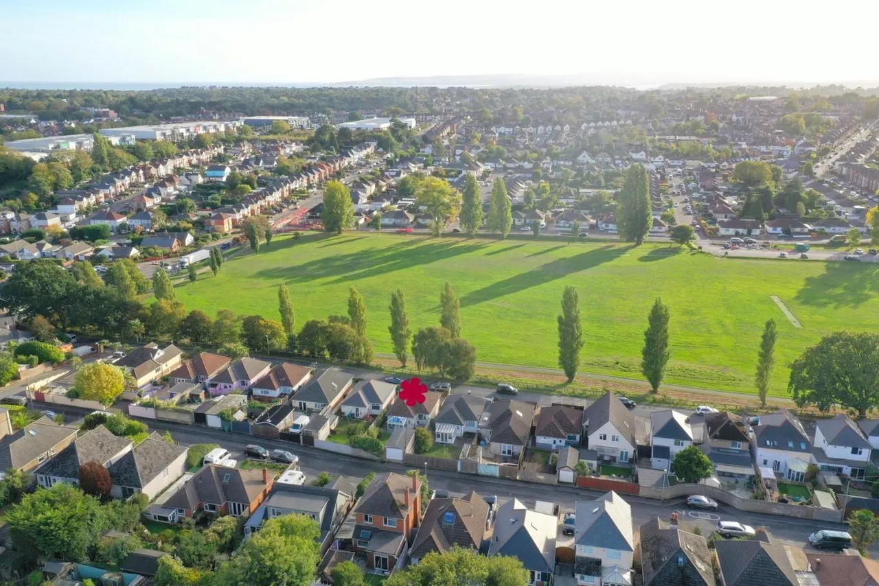 Playfields Drive, BH12, photo 27
