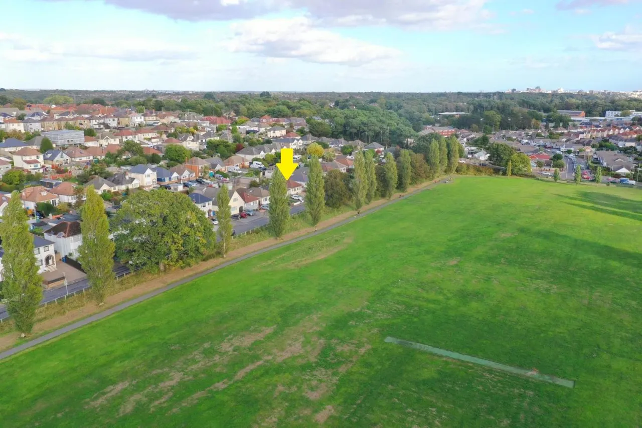 2 bed house for sale, Playfields Drive, BH12