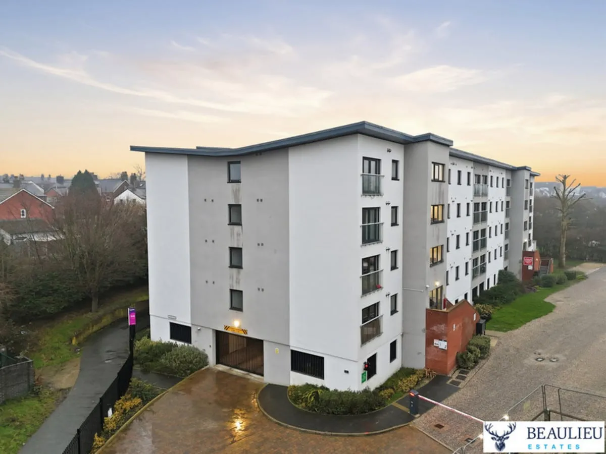 2 bed flat for sale — Flitch End, Braintree, CM7 1GT