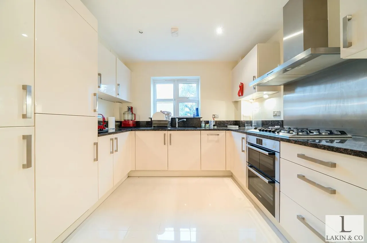 Heacham Avenue, Ickenham, UB10 8TR, photo 4