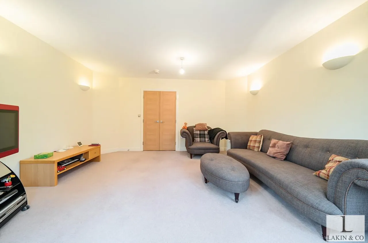 Heacham Avenue, Ickenham, UB10 8TR, photo 3