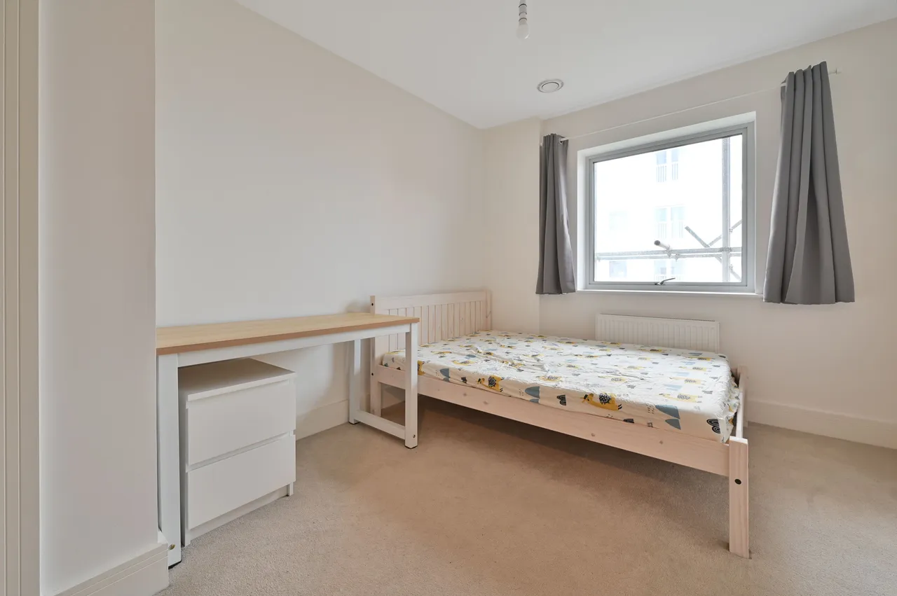 Flat 74, Austen House, Station View, Guildford, photo 3