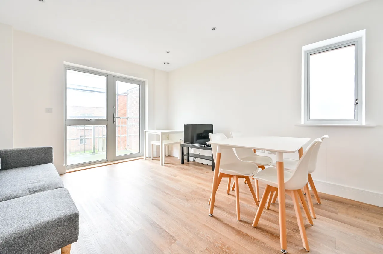2 bed flat for sale — Flat 74, Austen House, Station View, Guildford