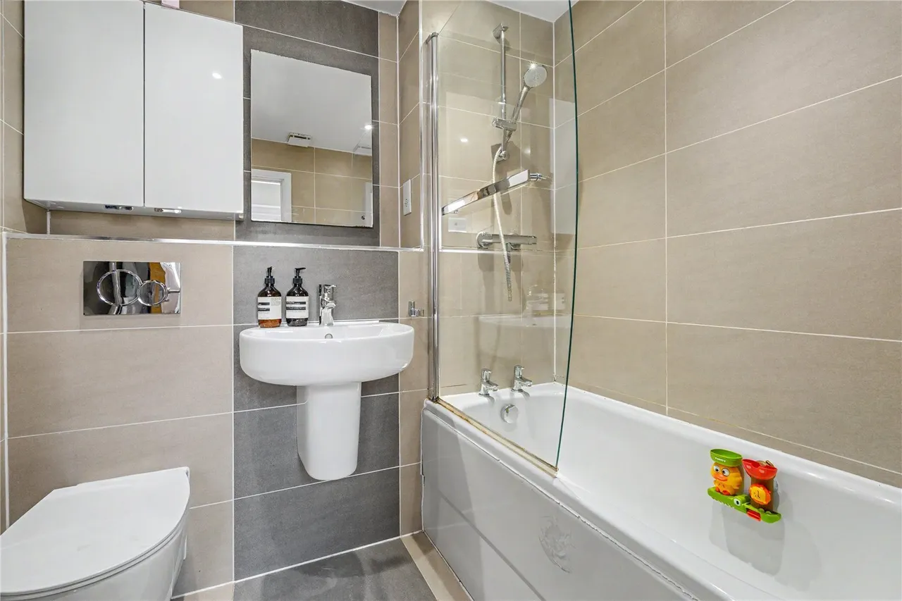 Northcote Road, London, SW11, photo 8