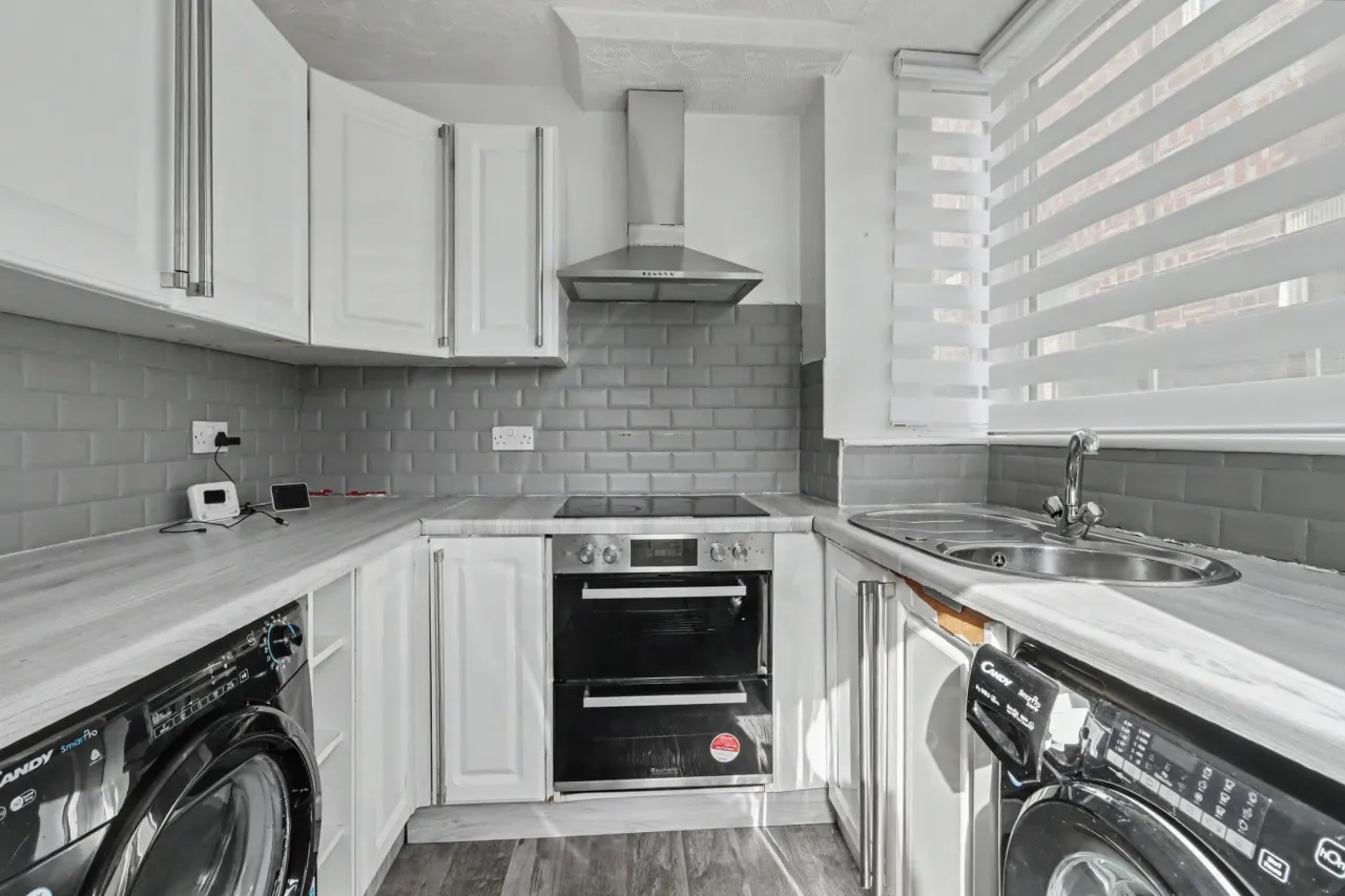 Newfield Drive, Crewe, photo 5