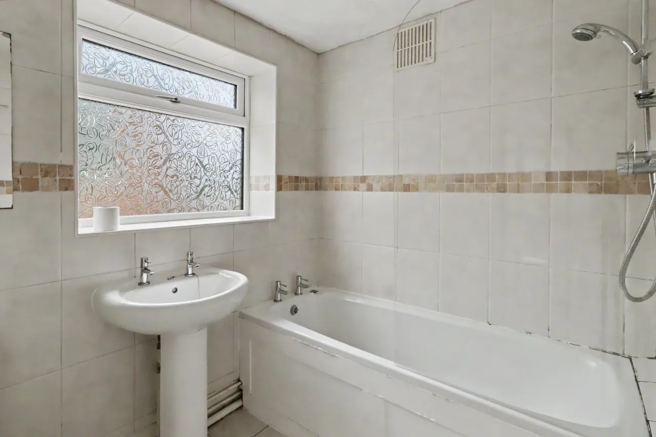 Newfield Drive, Crewe, photo 13
