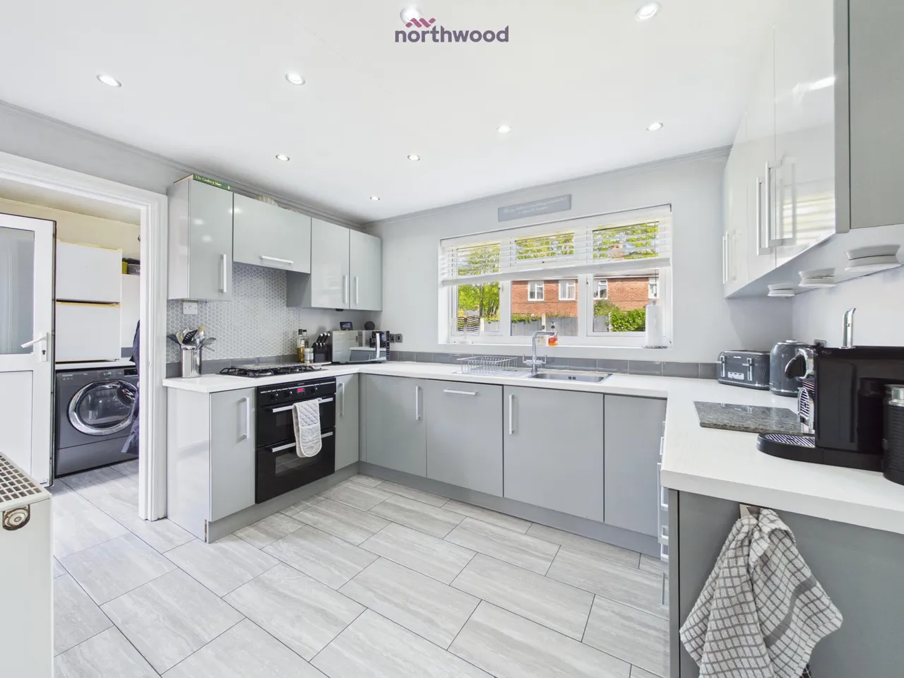 Maple Avenue, Wrexham, LL12, photo 5