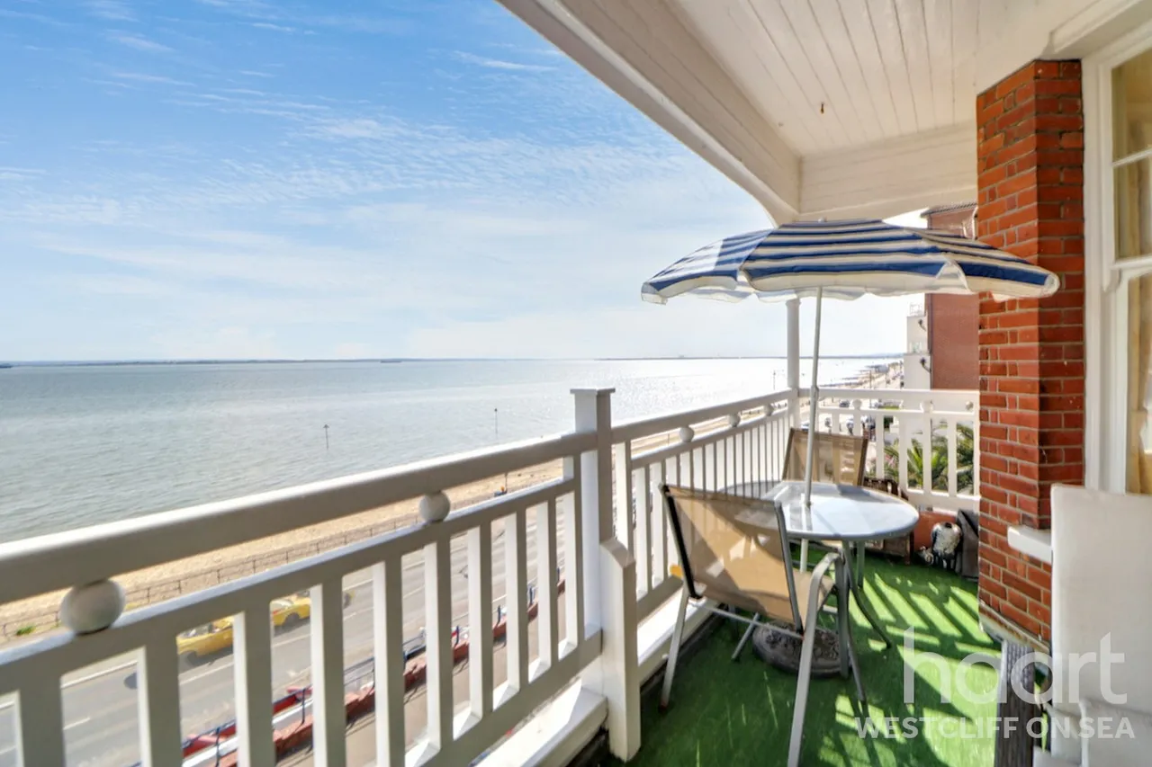 4 bed flat for sale, Palmeira Avenue, Westcliff-On-Sea, SS0