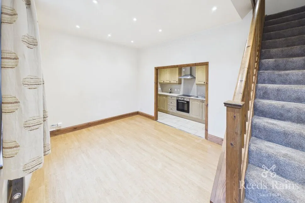 Bradford Road, Batley, West Yorkshire, WF17, photo 2