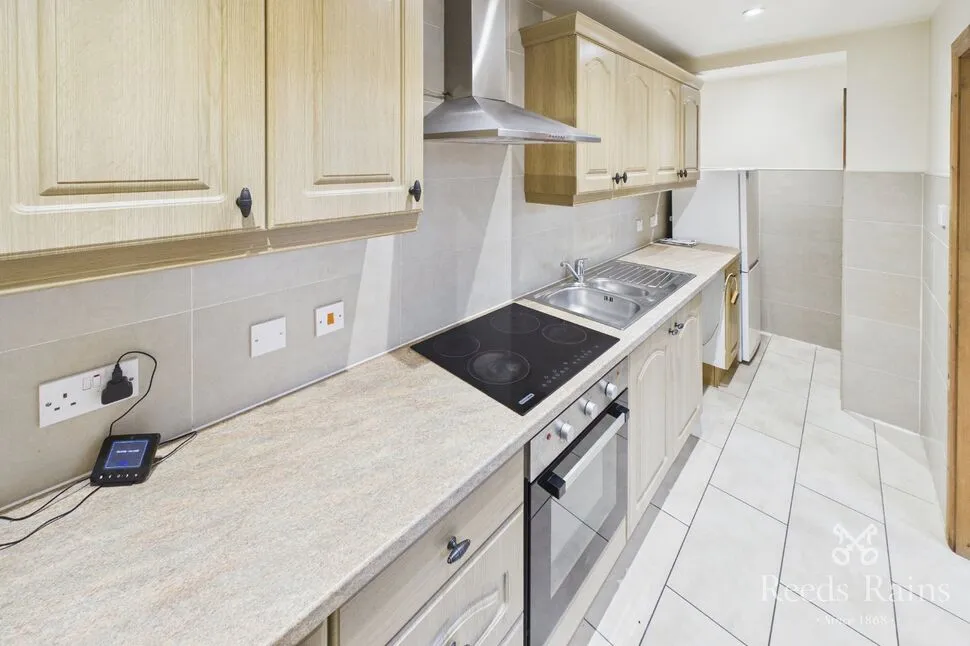 Bradford Road, Batley, West Yorkshire, WF17, photo 3