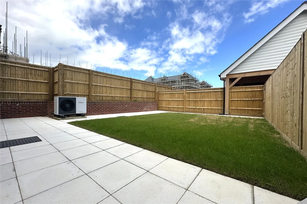Ively Road, Fleet, GU51, photo 12
