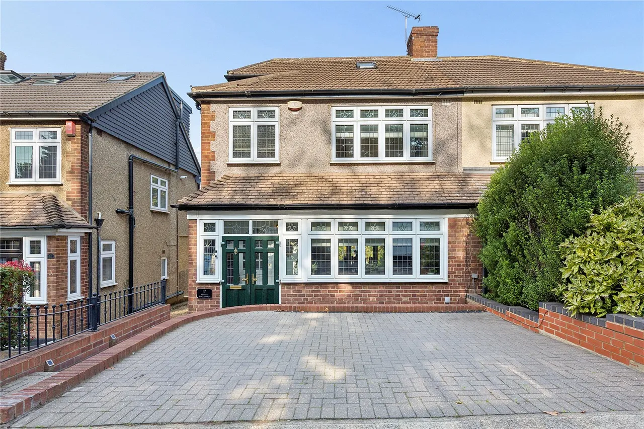 4 bed house for sale, Pettits Boulevard, Romford, RM1
