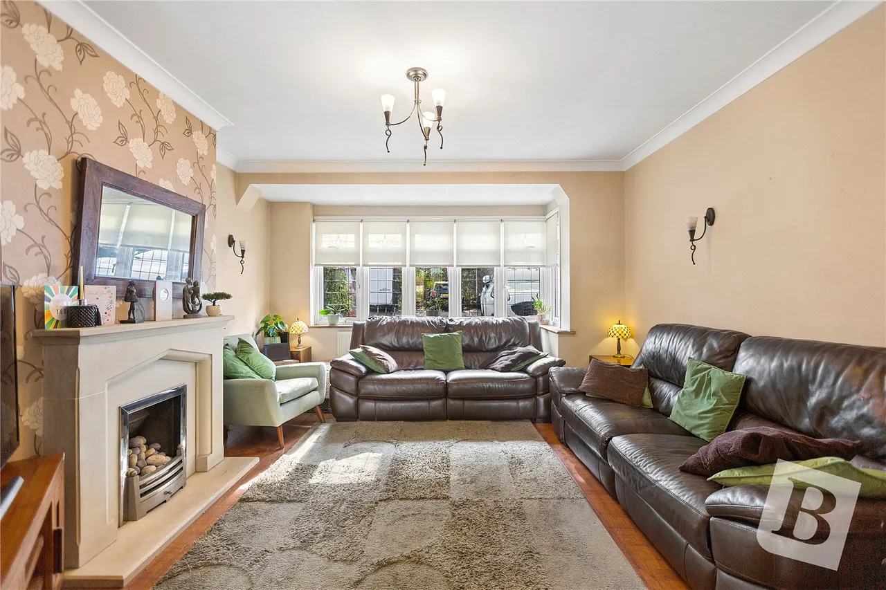Pettits Boulevard, Romford, RM1, photo 2