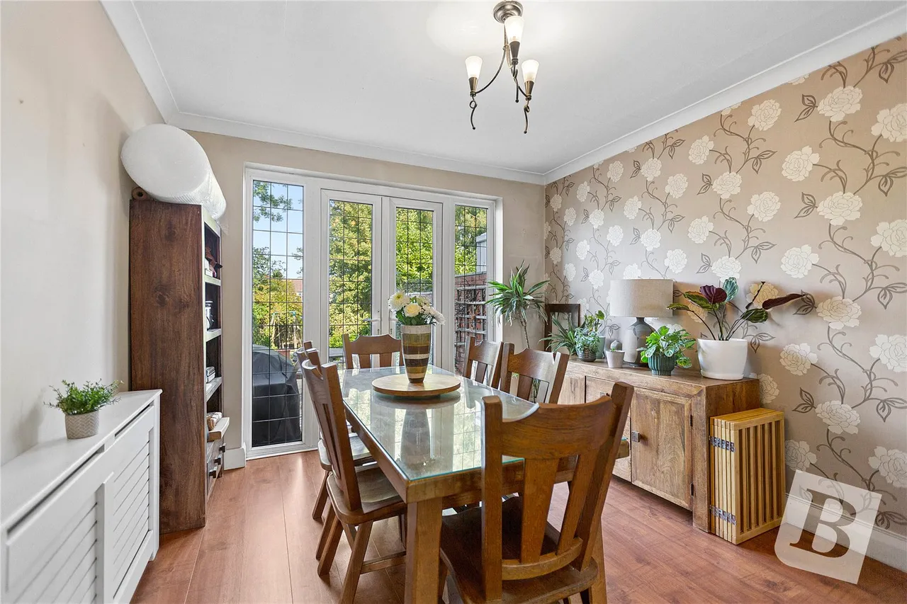 Pettits Boulevard, Romford, RM1, photo 4