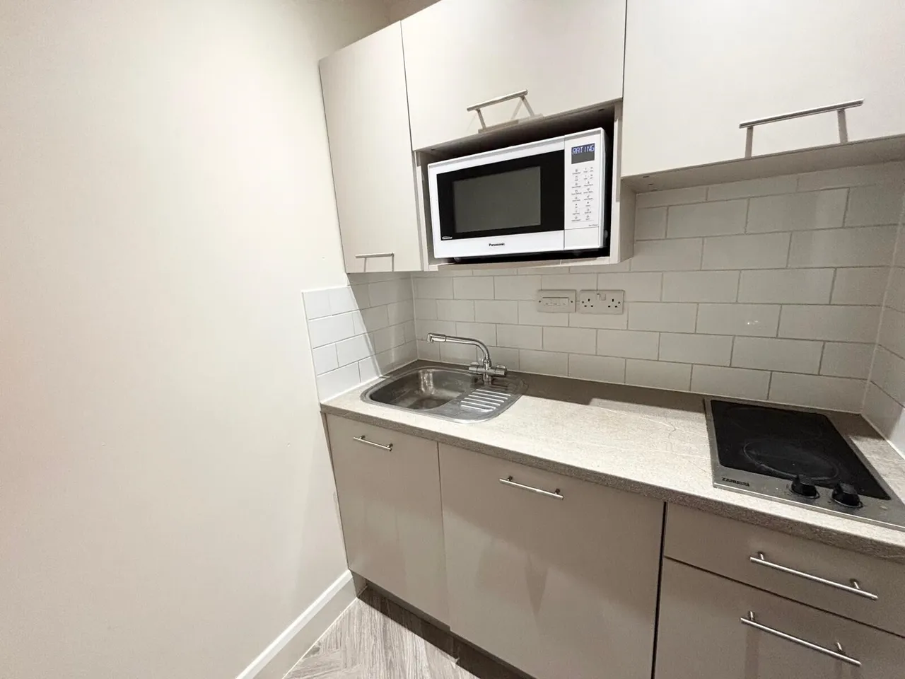 Waterside House, Woodley Headland MK6, photo 5