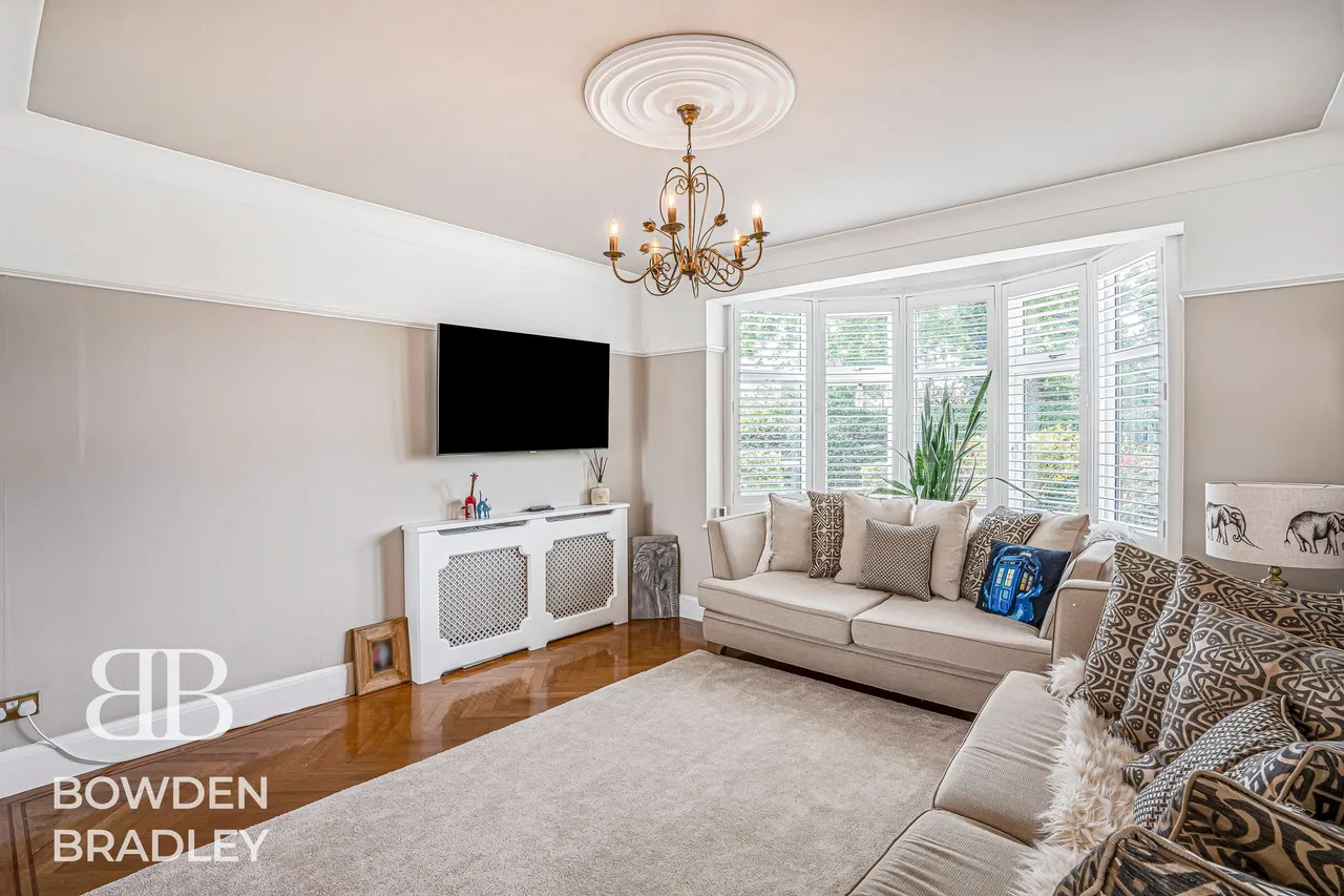 Woodford Avenue, Clayhall, IG4, photo 4