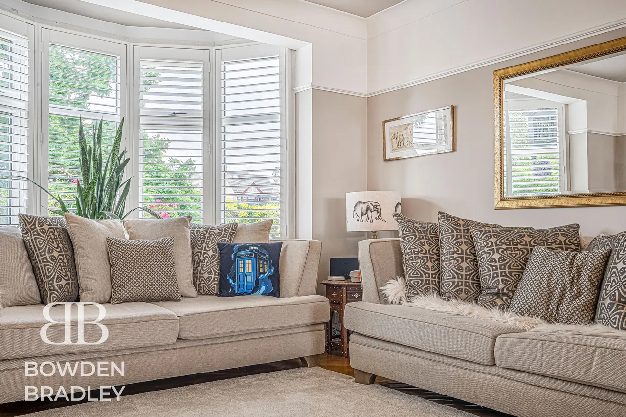 Woodford Avenue, Clayhall, IG4, photo 3
