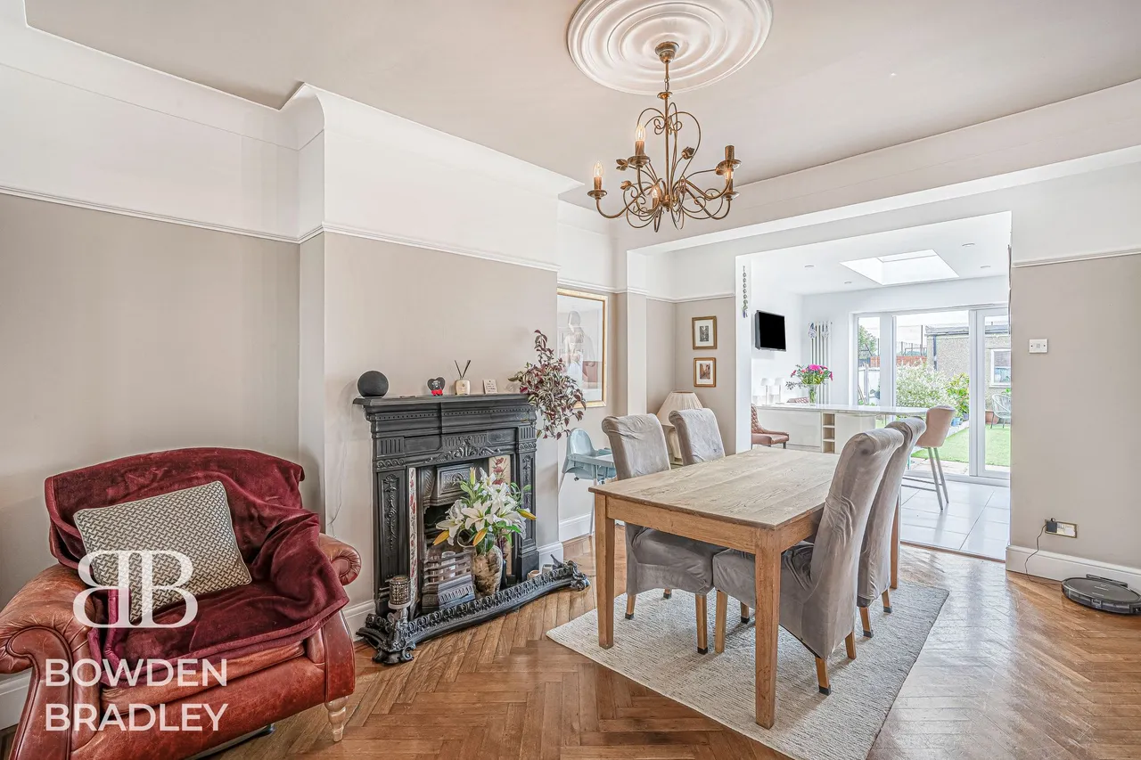 Woodford Avenue, Clayhall, IG4, photo 5