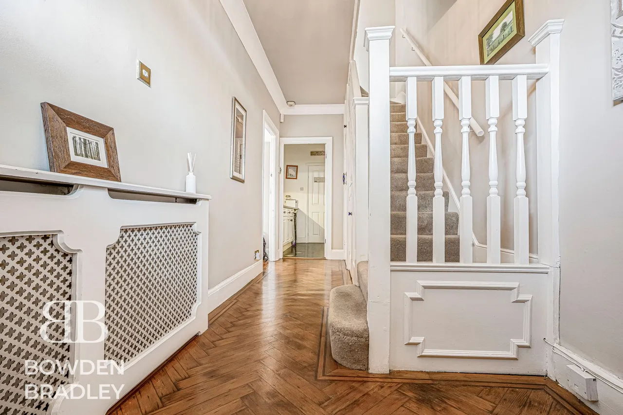 Woodford Avenue, Clayhall, IG4, photo 12