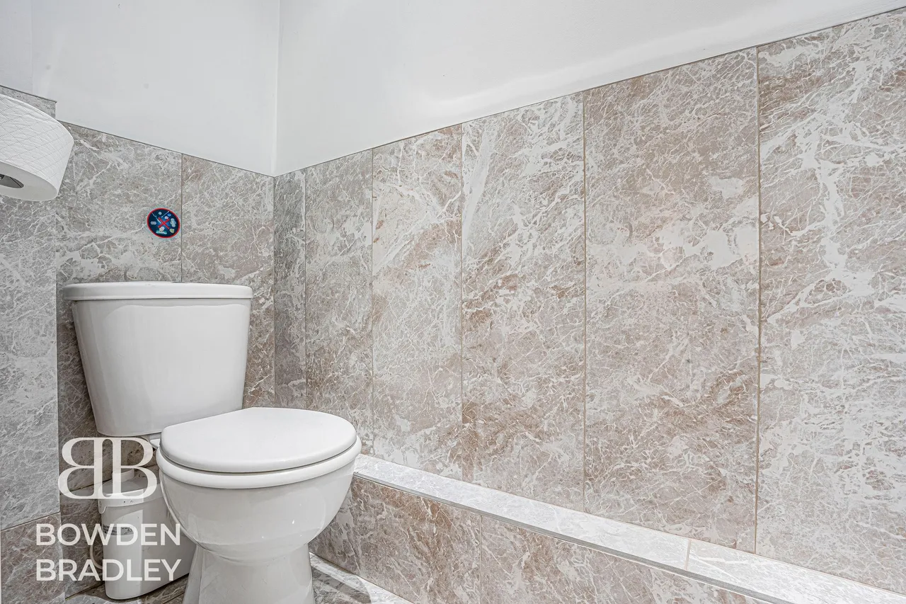 Woodford Avenue, Clayhall, IG4, photo 11