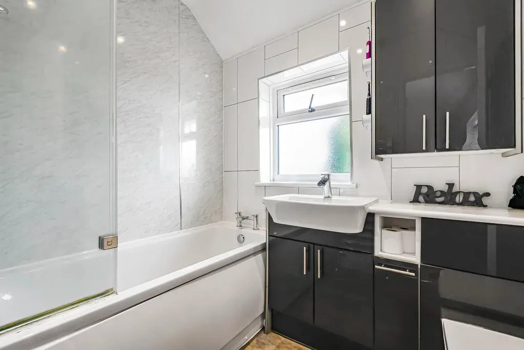 Newton Road, Bletchley, Milton Keynes, Buckinghamshire, MK3 5DH, photo 3