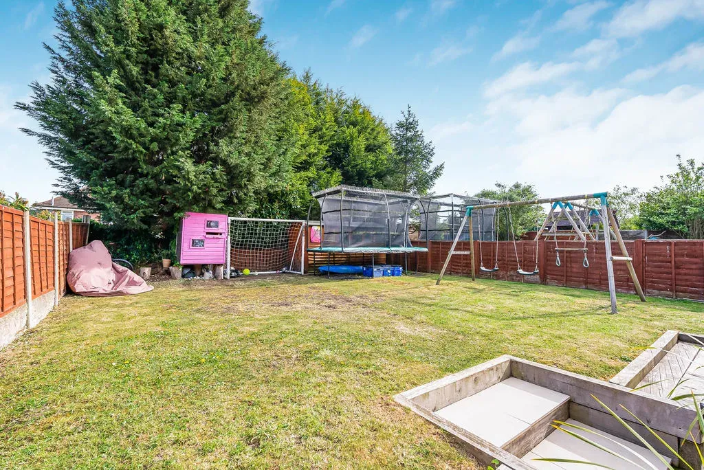 Newton Road, Bletchley, Milton Keynes, Buckinghamshire, MK3 5DH, photo 22