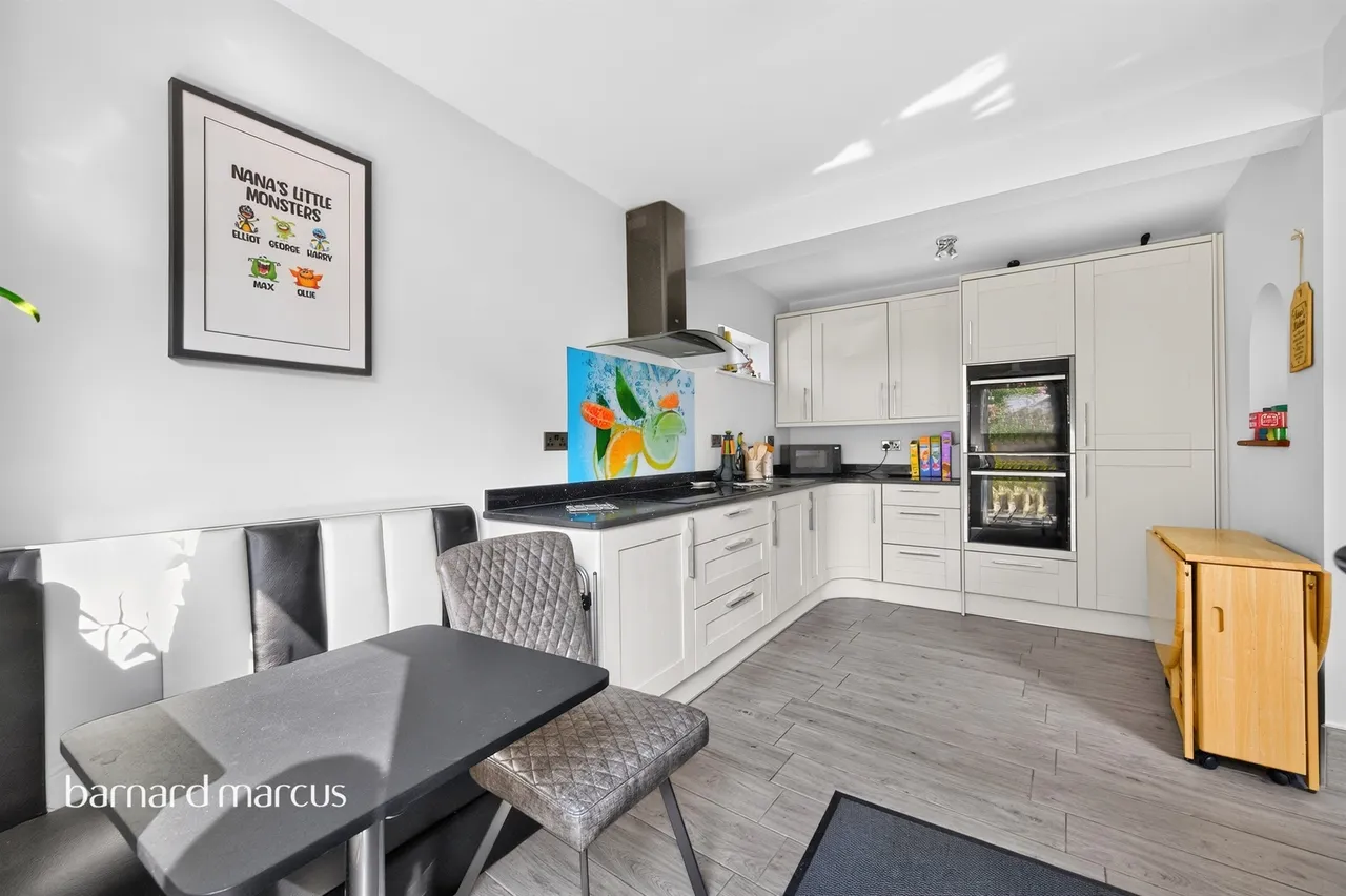 Burton Close, Chessington, KT9, photo 5