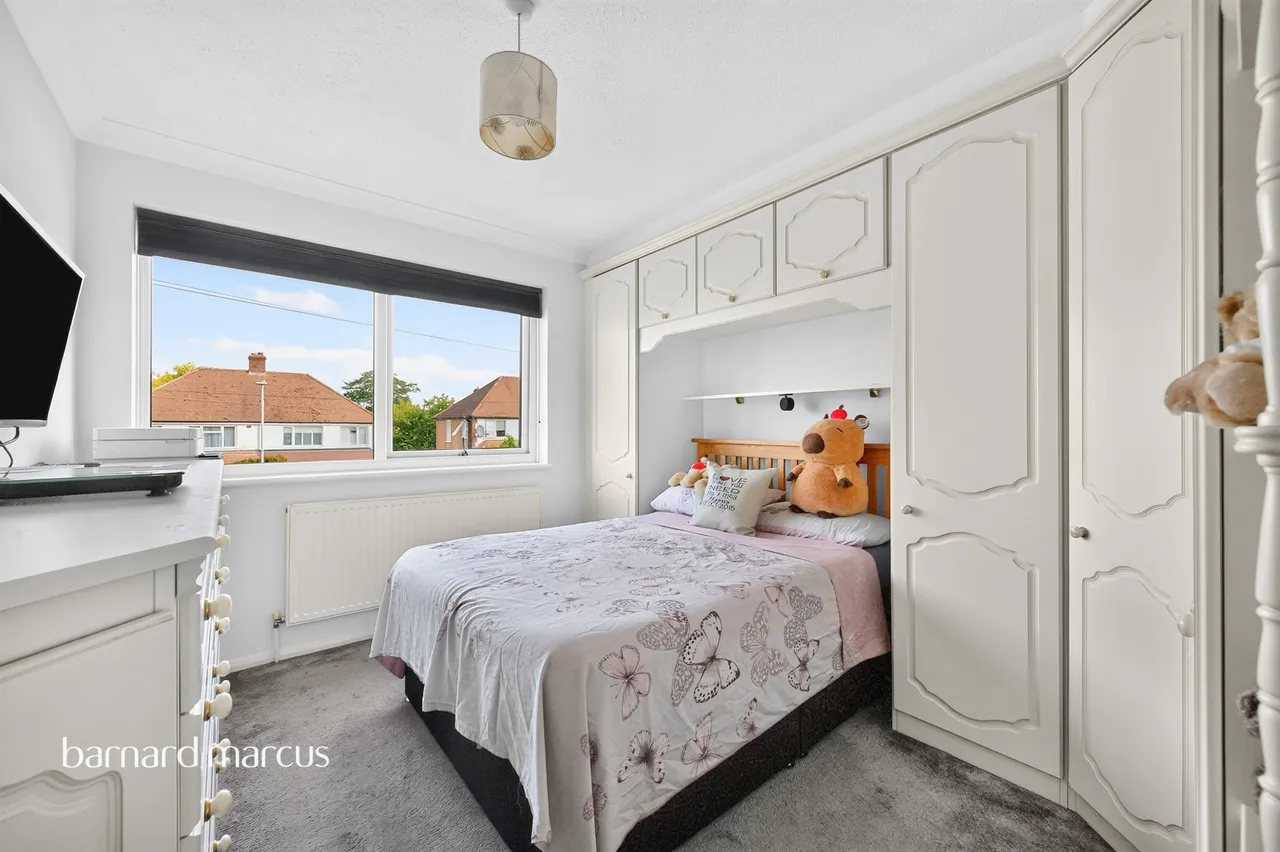 Burton Close, Chessington, KT9, photo 8