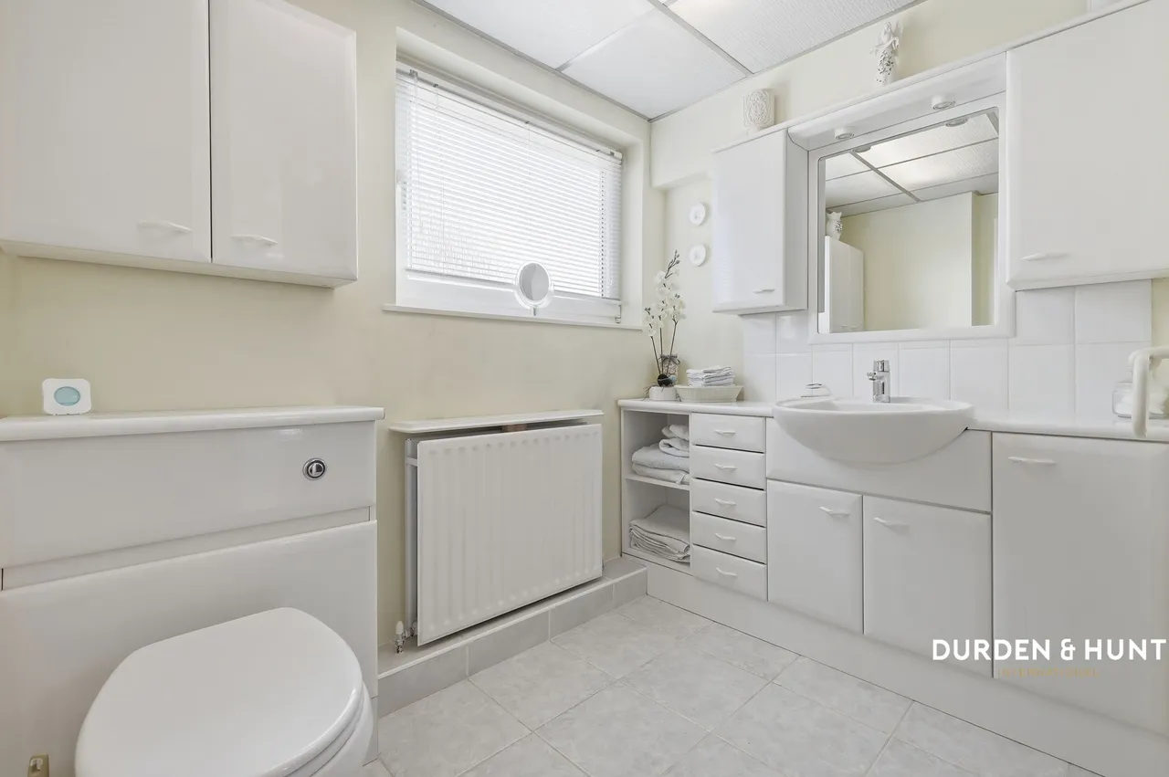 Exmouth Drive, Rayleigh, SS6, photo 13